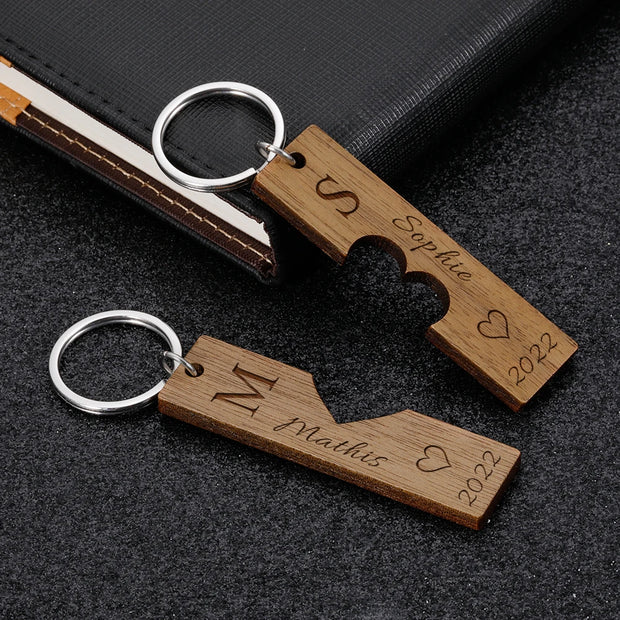 Wooden Engraved Keychain Personalized Date Letter Couple Keychains Customized Product Valentines Day Gift for Boyfriend Keyring